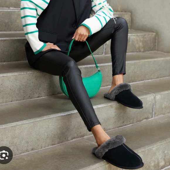 UGG Women's Black Scuffette II Slippers with Plush Gray Trim Size 8 - Picture 3 of 11